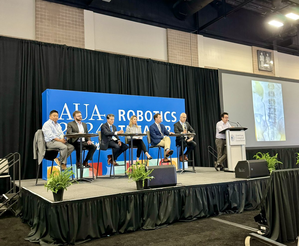 Fascinating session on da Vinci reconstruction in a packed house at the AUA Robotic Theater. Shout out to a masterful panel and @mdstifelman and @CraigRogersMD for organizing.