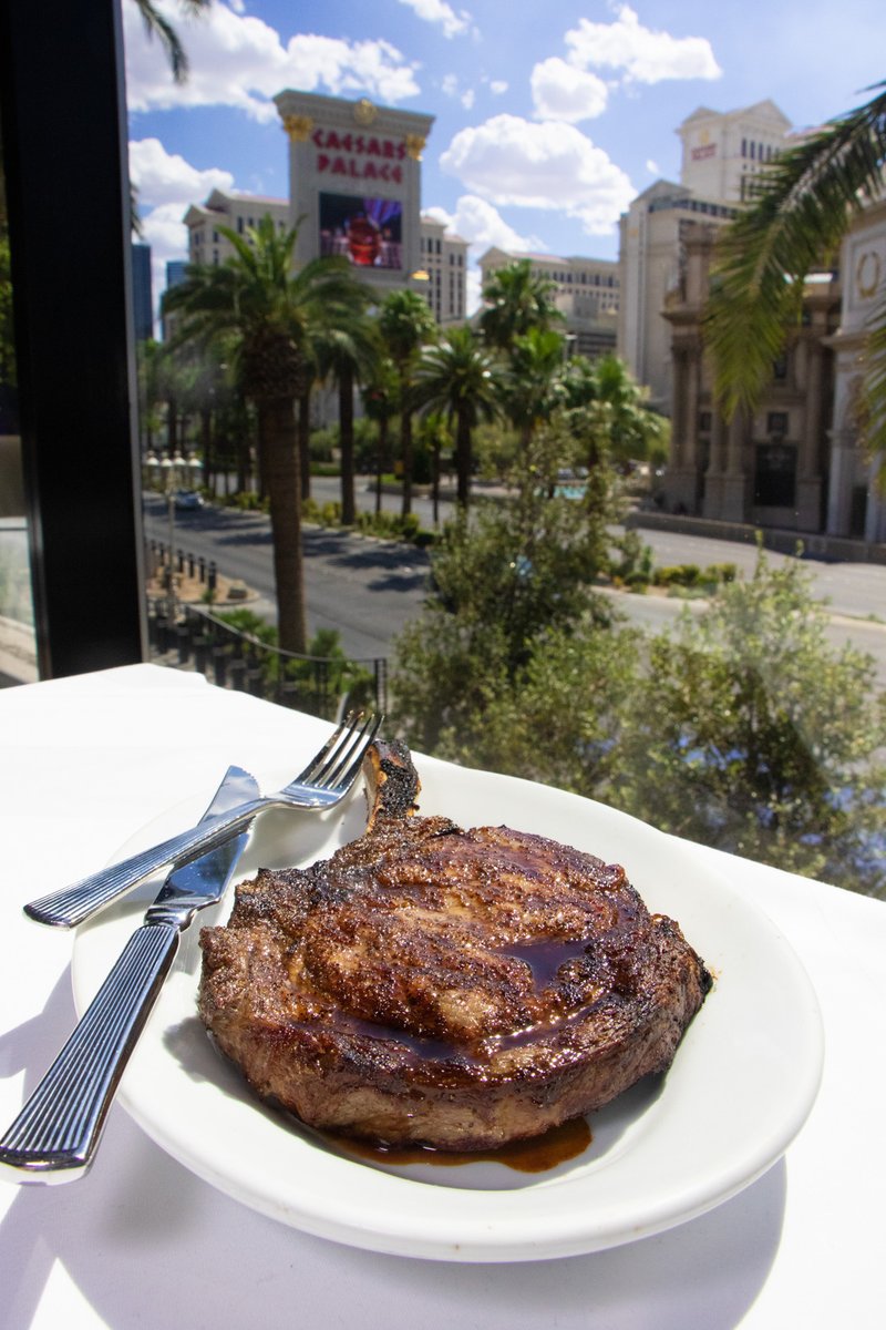 Who wants dinner with a Strip view? 🍽️ ➡️ bit.ly/4aeBh3p