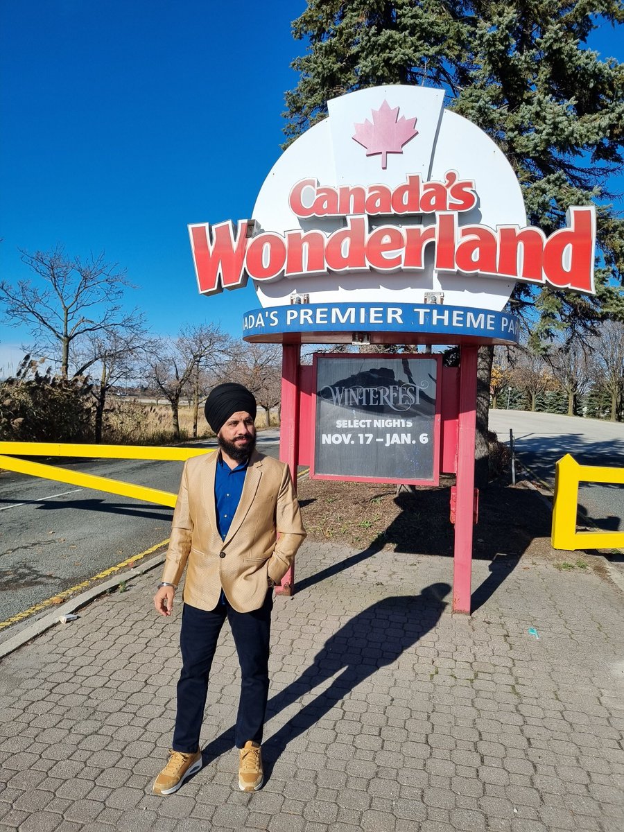 What is wonderland for you? ✨

 Is a wonderland only a place like this? Or can any place be magical, like our homes, where we laugh together, or our workplaces, where we create amazing things?

#CanadasWonderland #Montreal #November #coachtandeep