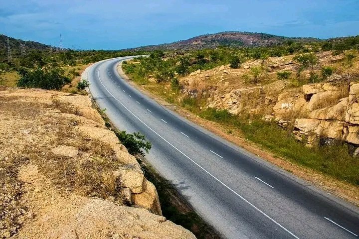 This a Road in Bauchi State linking North-East region to the MiddleBelt region. 

#Nigeria #TourNigeria #BeautifulNigeria #Bauchi #BauchiState