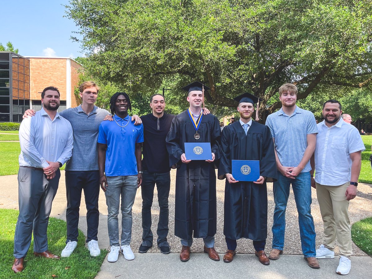 Congrats to the newest members of the @LeTourneauUniv alumni, Isaac Stolzenburg & Walker Blaine.

@WalkerBlaine24 graduated cum laude earning his degree in finance.

@stolzennn walked the stage to earn his degree in management.

The #LETUBrotherhood is proud of you both! #d3hoops
