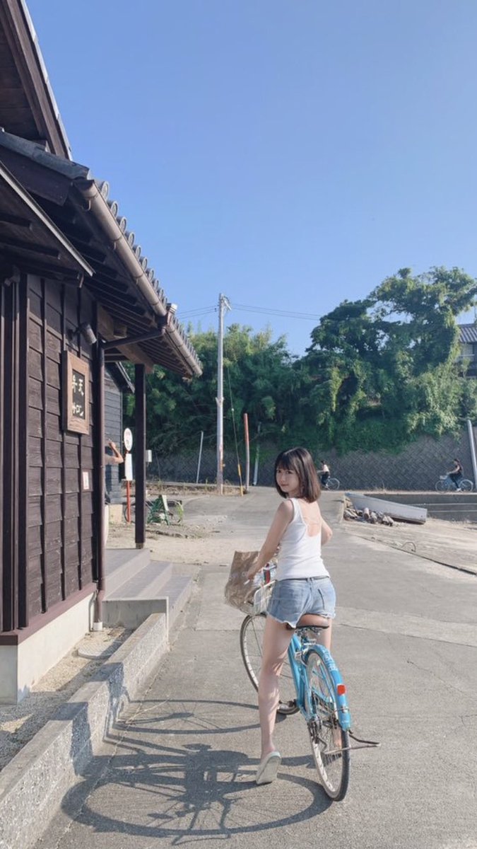 今日は『自転車の日』🚲

天気の良い日に、のんびり自転車で遠出するのも気持ちイイですよね🚵‍♀️

「海と自転車とyamiちゃん」がとてもエモい🥹✨

#5月5日
#自転車の日
#yami
#yamily
#推し事
@chanbaekkailu1