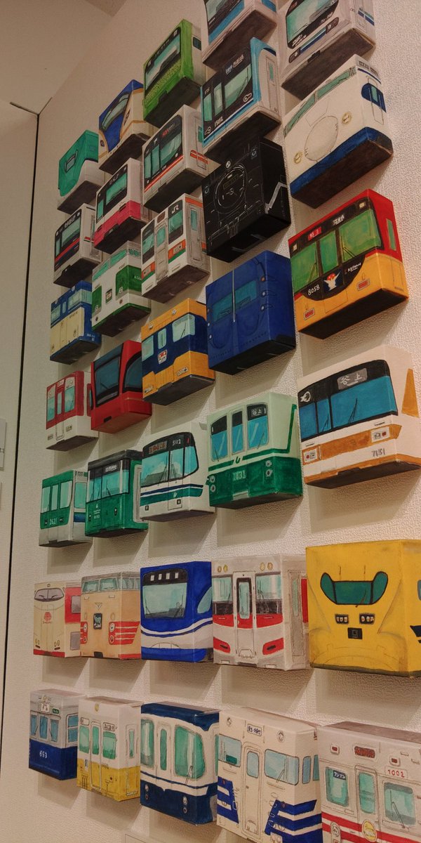 神戸阪急百貨店「三宮鉄道フェスティバル」もうひとつの目的 #乗り物イラストレーター井上広大 さん(@koudaitrainbus )の作品を拝見。
素朴でデフォルメされた感じがするけど、どれもちゃんとその車両ってわかるのがスゴいと思う。