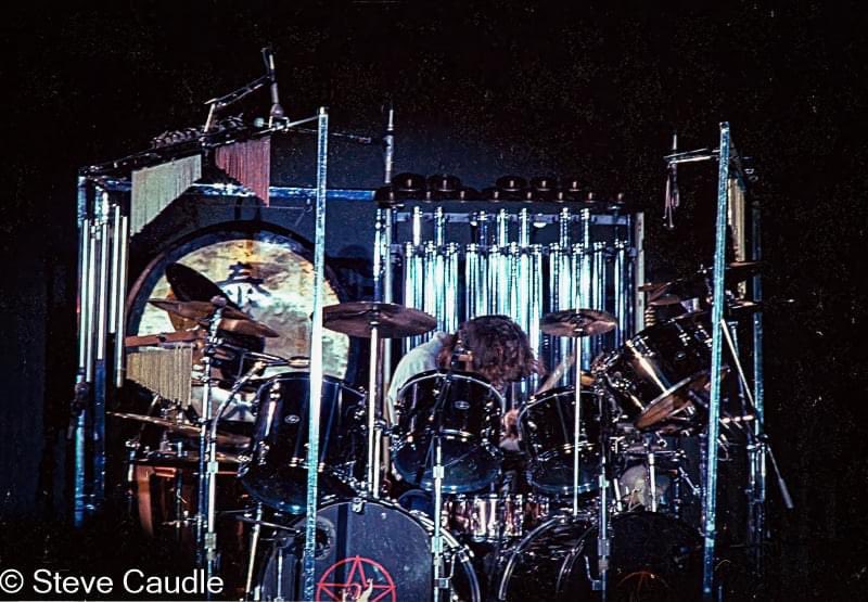 He’d love to spend the night in Zion
He’s been a long long while in Babylon
He’d like a lovers wings to fly on
To a tropic isle of Avalon

He’s got a force field and a flexible plan
He’s got a date with fate in a black sedan…

#RIPNeilPeart 
Good evening #RushFamily