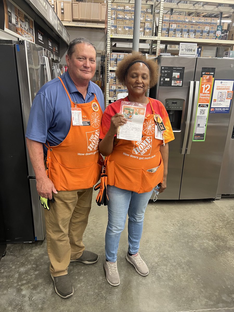 Shout out to dept 23 , 29 and 70 specialist for providing excellent customer service ⁦@SharptonDavid⁩ ⁦@Kenya0165_⁩