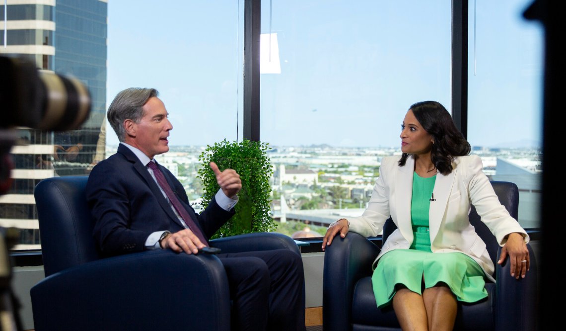 Great to have @MeetthePress moderator @kwelkerNBC visit with us @12News. Watch MTP at 7 am Sunday with @SenMarkKelly and @cindymccain, followed at 8 am by my interview with Kristen on #SundaySquareOff.