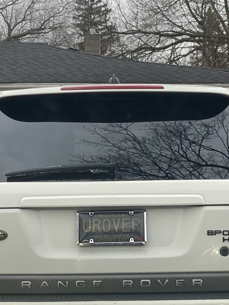 imnickisroyal's tweet image. you are over , you ain’t in range of us!! 😭 had to @NICKIMINAJ 🤍🫶🏽😂