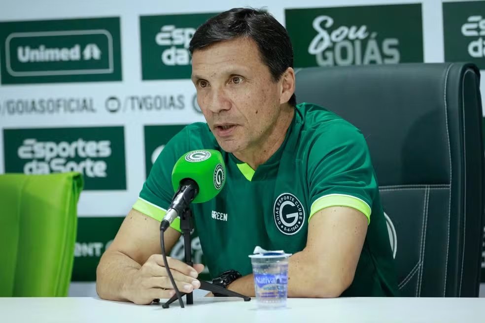 #Guarani | Houve um erro na última notícia envolvendo a situação de Zé Ricardo. 

O Guarani não formalizou a proposta pelo treinador e só estava disposto a pagar um salário acima do que ele recebia

Inclusive o próprio Ze Ricardo não quis abrir negociação com o clube