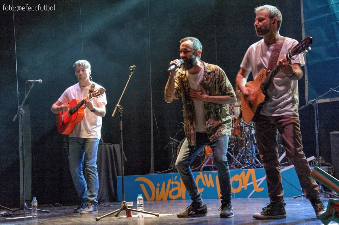 Presentación del nuevo disco 'UMAMI' de @divandudon en el Gran Teatro. 📸 @efeccfutbol #granteatrodecáceres #cultura #UMAMI #concierto