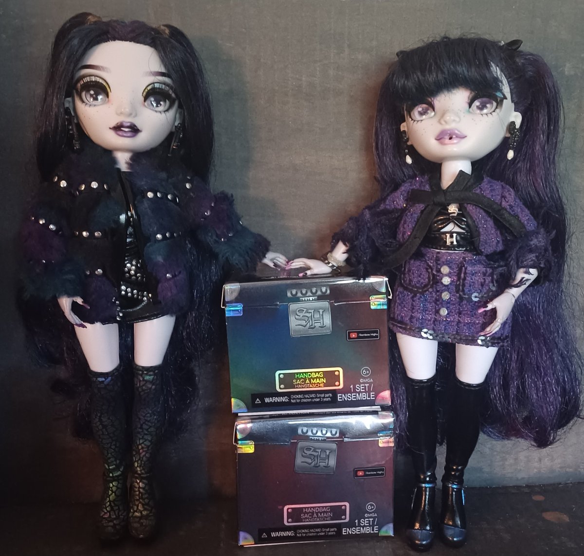 I went to Walmart earlier and got something for N and V and their friends! The blind boxes are still $5 at my Walmart, but I didn't have the blind box Shadow High handbags yet. They will be sure to unbox them and show everyone what they got!🖤💜