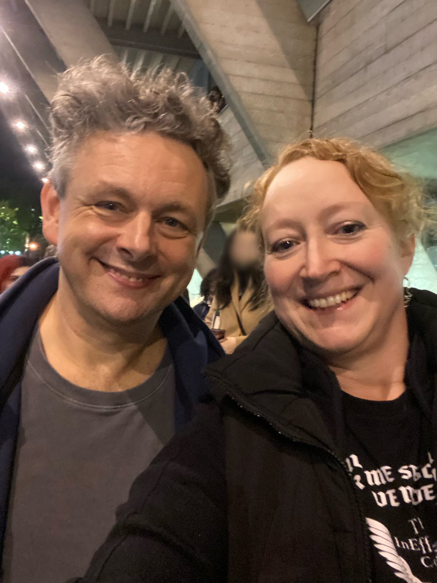 There were so many people at stage door tonight and Michael spoke to every single one, he has so much patience and love for his fans ❤️❤️❤️ and yes I cried again #nye #michaelsheen @NationalTheatre