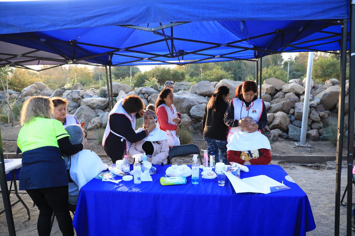 😍 Gracias a todos los vecinos y vecinas de Alto Macul que asistieron a un nuevo operativo de #LaFlorida en tu Barrio 🏘️

Gracias a la coordinación con los territorios, pudimos llevar:

💉Vacunación
🐶Camión Veterinario
🖌️Talleres de cultura 
Y mucho más! ❤️

Juntos #SomosMás 🍀