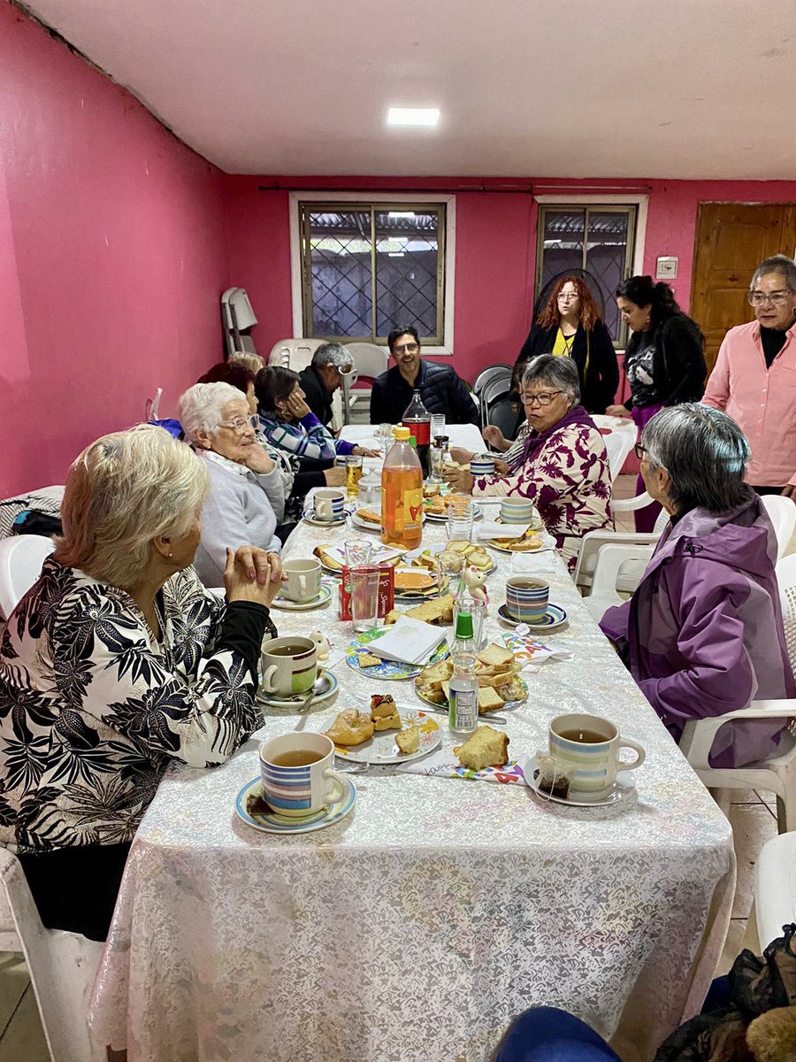 ¿Sabias que el Coro Fantasía de Recoleta se ha presentado tres veces en el Municipal?✨ Son todo un orgullo para la comuna y hoy tuvimos el honor de compartir con ellas en su aniversario 🎼 ¡Felicidades! 🎈 #RecoletaAvanza