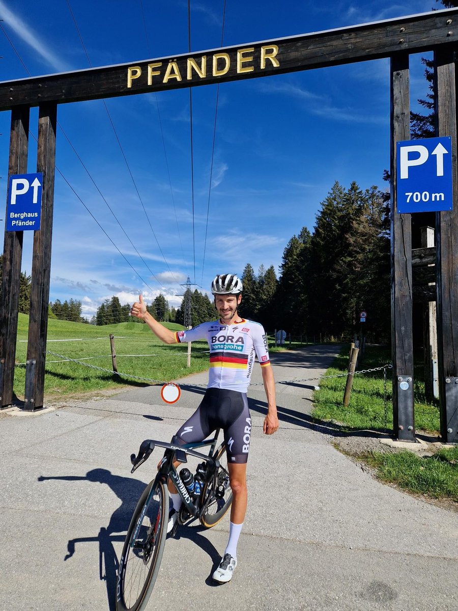 🇩🇪Emmanuel Buchmann Yesterday in Training: Pfänder (6,20km; 9,45%; 586m) 18'34min 20,04km/h 1894 VAM 6,80ᵉw/kg *Assuming solo effort. Should he have been in the Giro team?