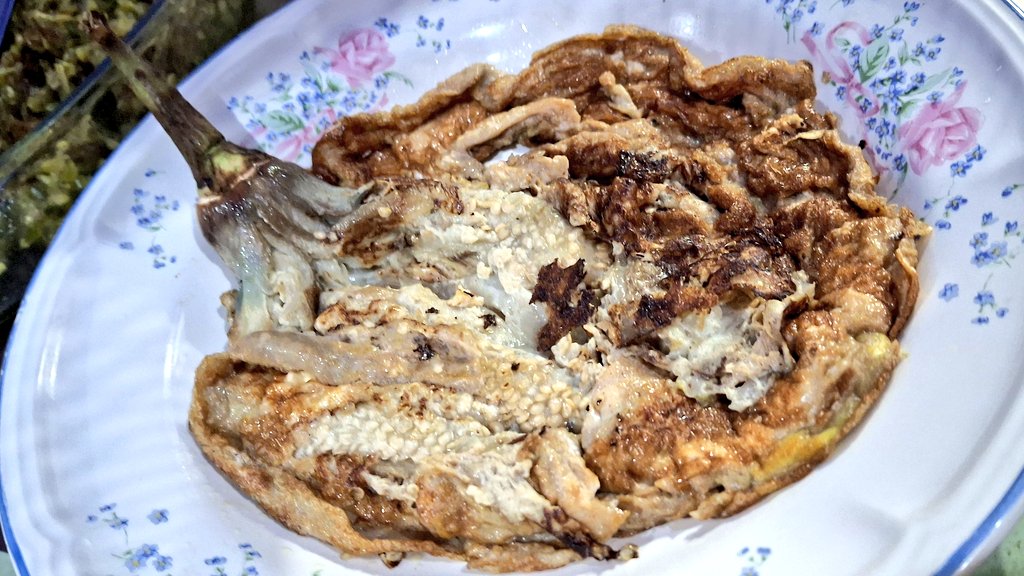 forgot to tweet that i tried to make eggplant omelette yesterday  🍆 🥚