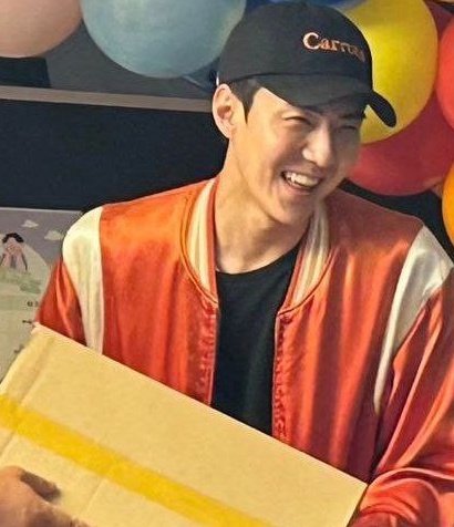 1 year ago today, sehun visited sundukwon to celebrate children's day with the children🧡 look at his precious smile🥹