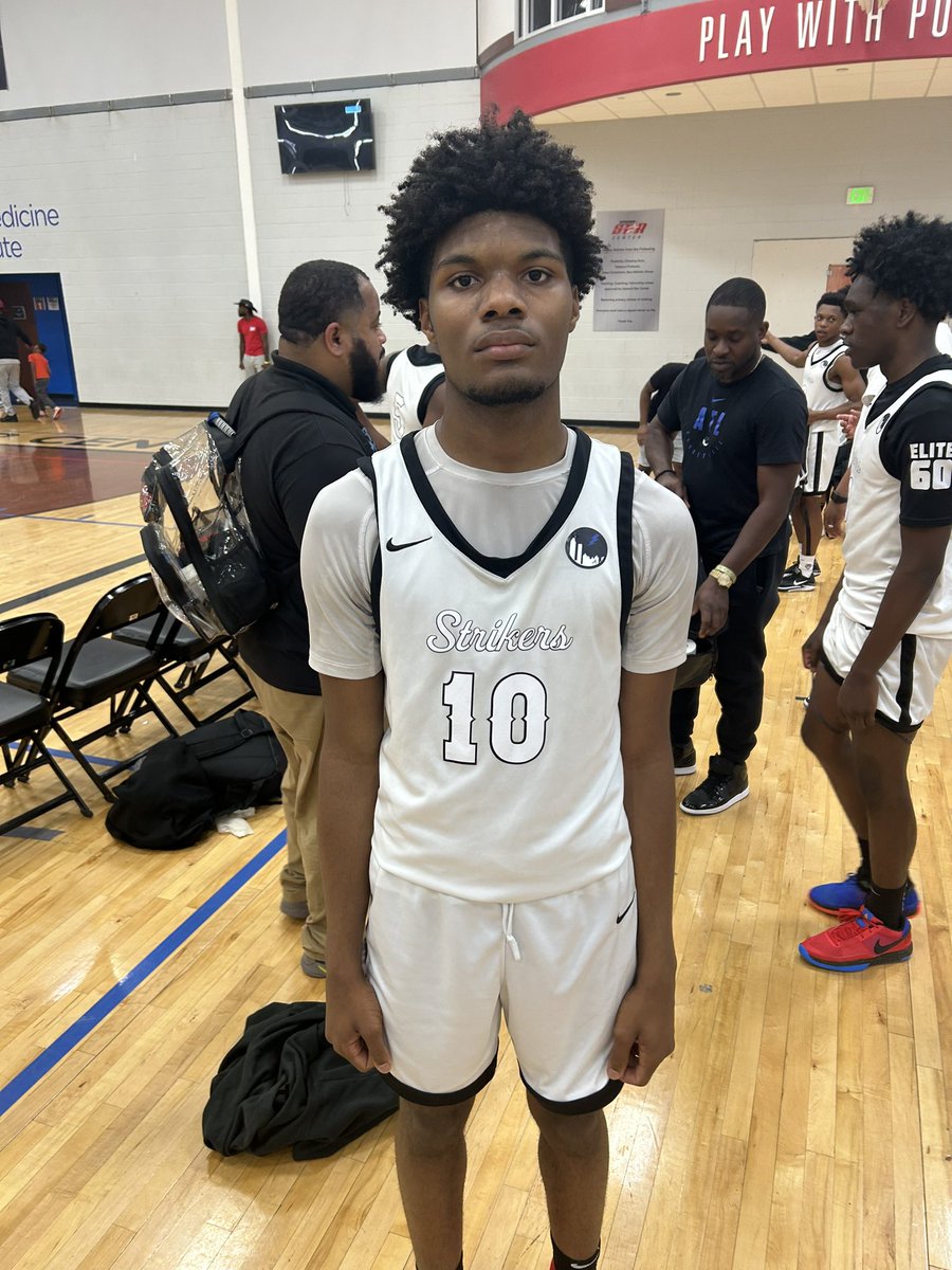 Kaden Clarke of Atlanta Strikers is a strong forward that gets his bucket through contact and getting to the free throw line. He finished with 13pts 

@kad3nClarke10 <a href="/TaiYoungHoops/">Tai Young</a> <a href="/rod_bridgers/">Rod Bridgers</a> <a href="/OTRHoops/">On the Radar Hoops Events</a> <a href="/OntheRadarHoops/">Shun Williams</a>