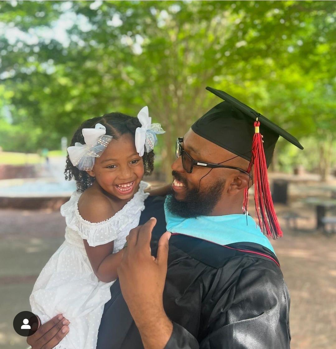 East Coweta Boys Basketball Assistant Coach got his Masters Degree today.. Thanks for being a Great Leader to our Youth Coach Seldon..
#NEWEC #SIGNCITY 
#biggerthanbasketball #wheredreamscometrue