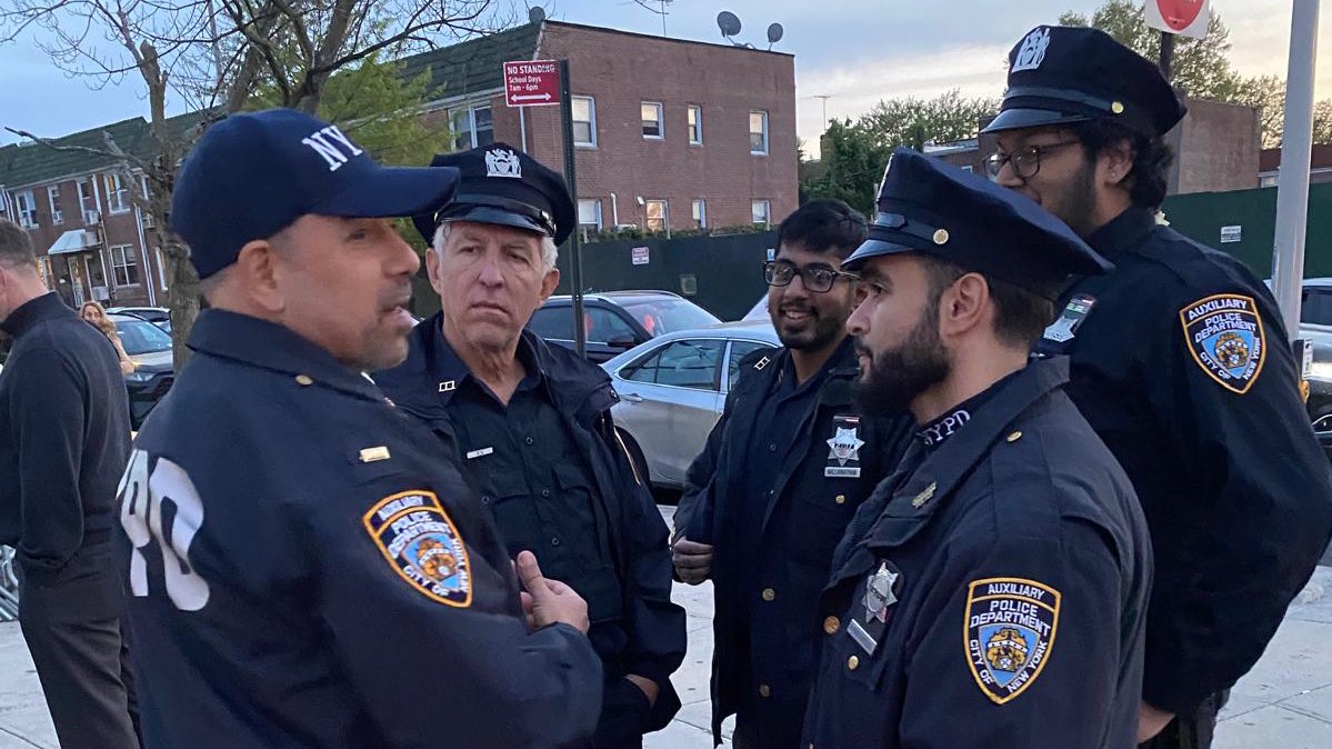 NYPDauxiliary tweet picture
