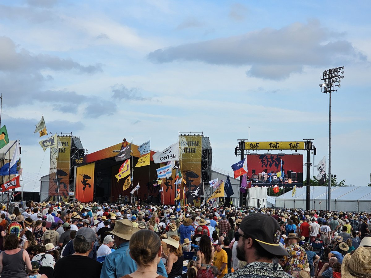 ChitownNancyW's tweet image. @jazzfest How about some camera action at #festivalstage ? is someone asleep at their post?