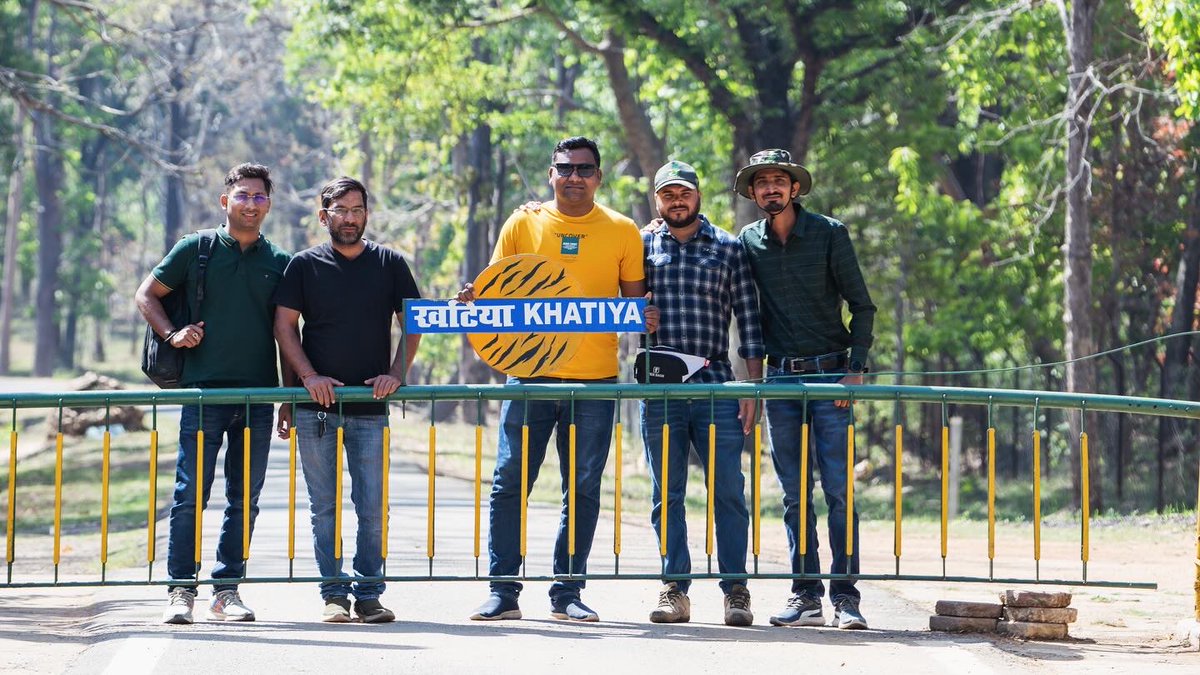 Jungle vibes with my crew at Kanha National Park! Unforgettable adventure 
#KanhaNationalPark #FriendsTrip #WildlifeAdventure