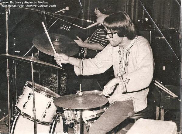 Hoy adivino que me pasa,
Porque mi nombre no soy yo?
Porque no tengo una casa?
Porque estoy solo y no soy?
Porque hoy naci, hoy naci?
Hoy recien hoy, el sol me quemo
Y el viento de los vivos me despertó 

Adiós y gracias
#JavierMartinez