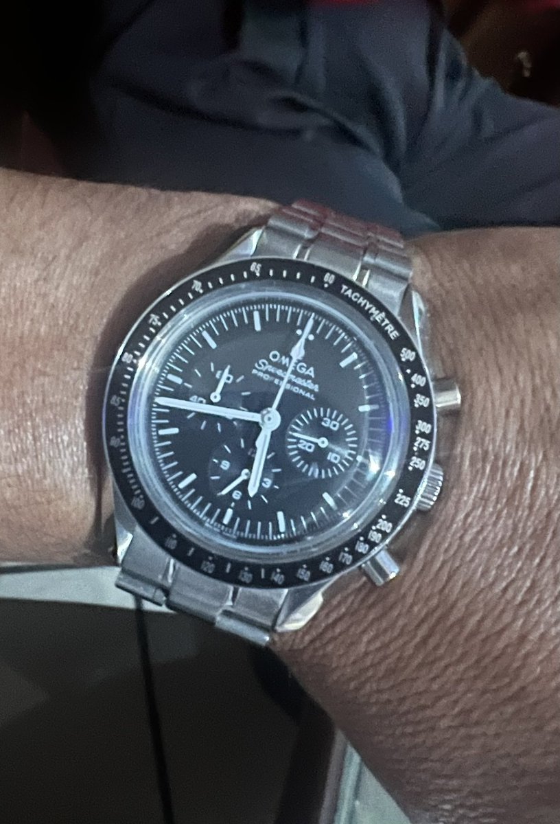 @EmilioVallejoRL Jajajajajajajajajaja
Sufran chairos!
Omega speedmaster moonwatch
42 mm en acero que conmemoran la conquista de la luna!