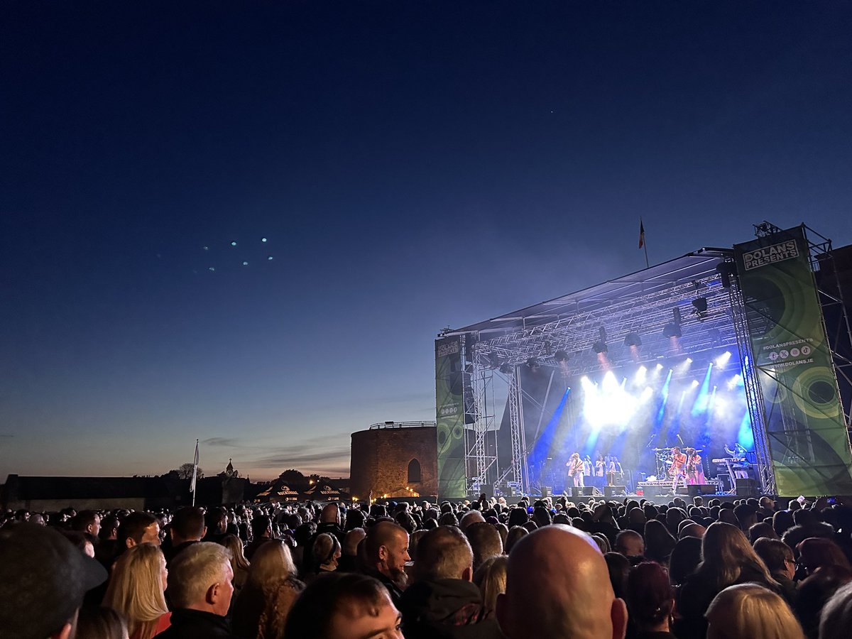 alandooley's tweet image. Limerick is just brilliant. One of my top 5 concerts ever tonight @KingJohnsCastle  with #Qween. Incredible night.