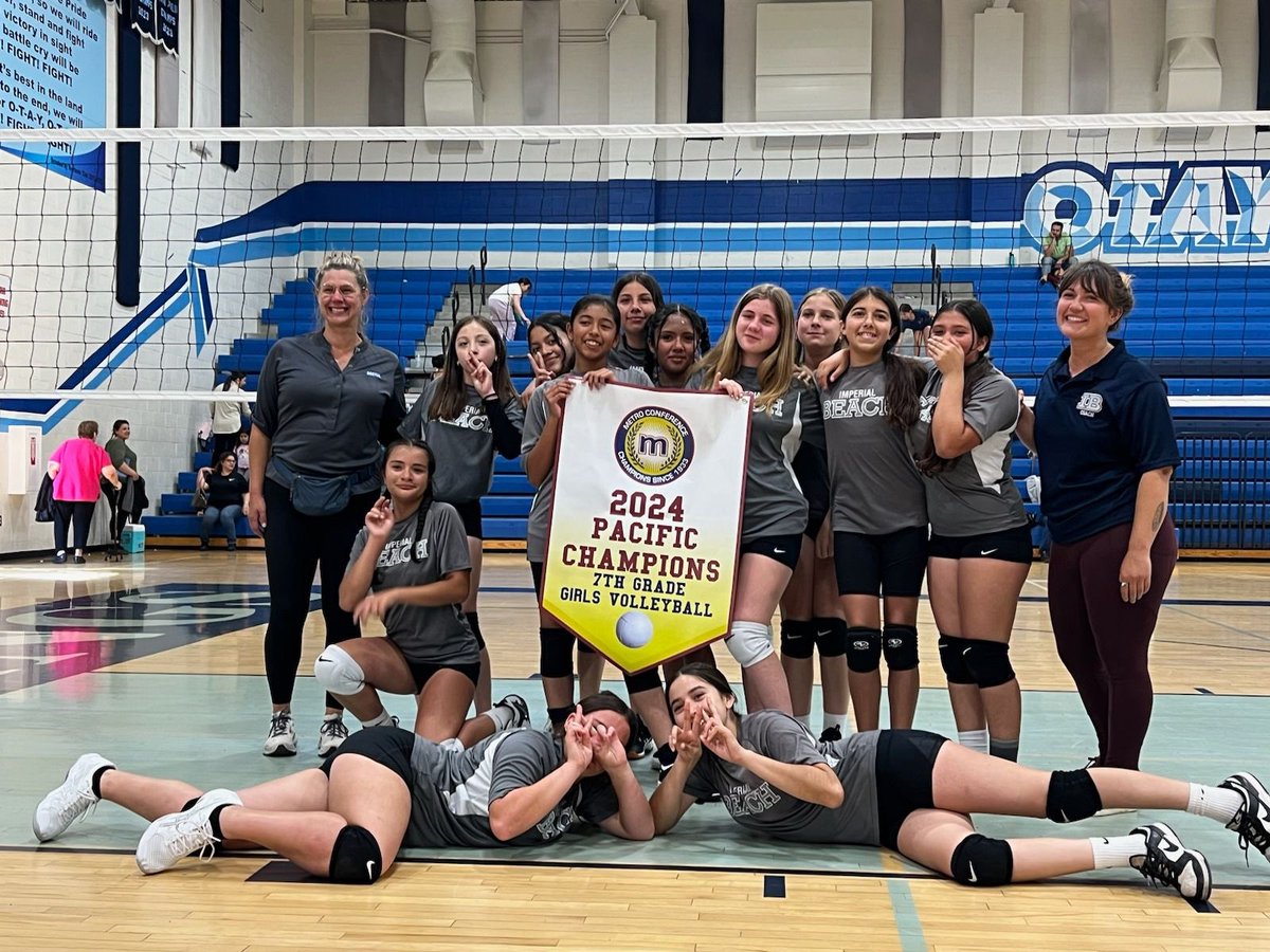 Our #IBMiddle 7th grade Girls Volleyball team won a banner this year! Congratulations to the team and coaches for an amazing season! 🐬💙🩵🤍 @Doctora_Vargas @SBUSD_NEWS @Supt_SBUSD
