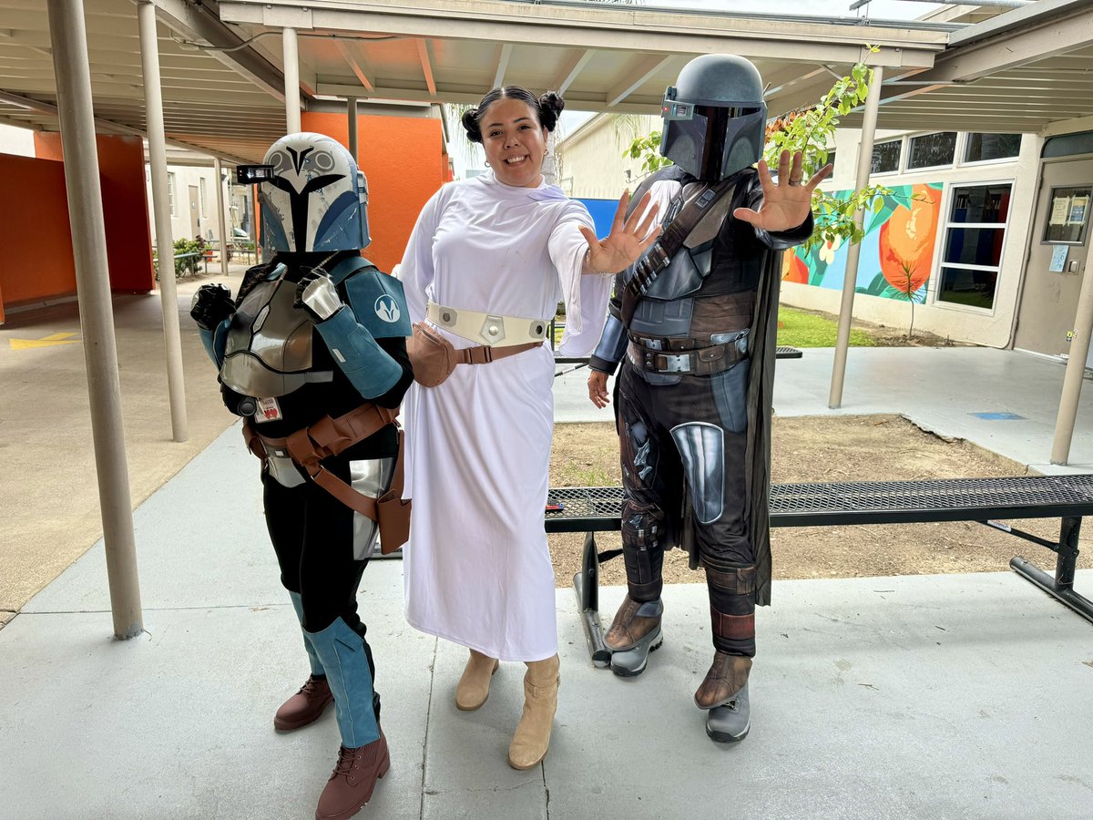 Lincoln scholars did so great at @SantaAnaUSD Math Field Day! 4th grade placed 2nd place in engineering and Abraham placed 2nd place in mental math. Mrs. Renzas did a great job of coaching the students! Go Lincoln Lions! May the 4th be with you! #WEareSAUSD #SAUSDBetterTogether