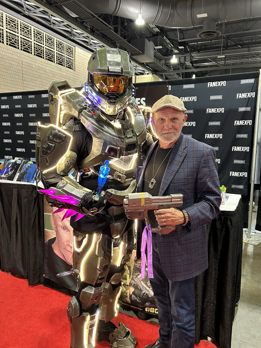 Ran into an old friend in Philly! #HaloInfinite #finishthefight #combatevolved #ineedaweapon #stevedownesmasterchief #spartan117 #halo3 #unsc #HALO #xbox #MasterChief #haloxbox #spartans #warthog