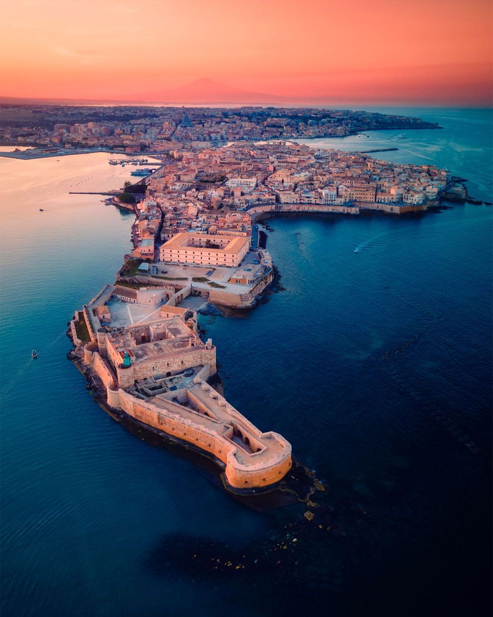 Why did I Fall in Love with Ortigia at First Sight?

Well, there are certain places in the world that have an inexplicable charm, captivating travelers with their unique blend of history, culture, and beauty.

dolcevitasicilia.com/why-did-i-fall…