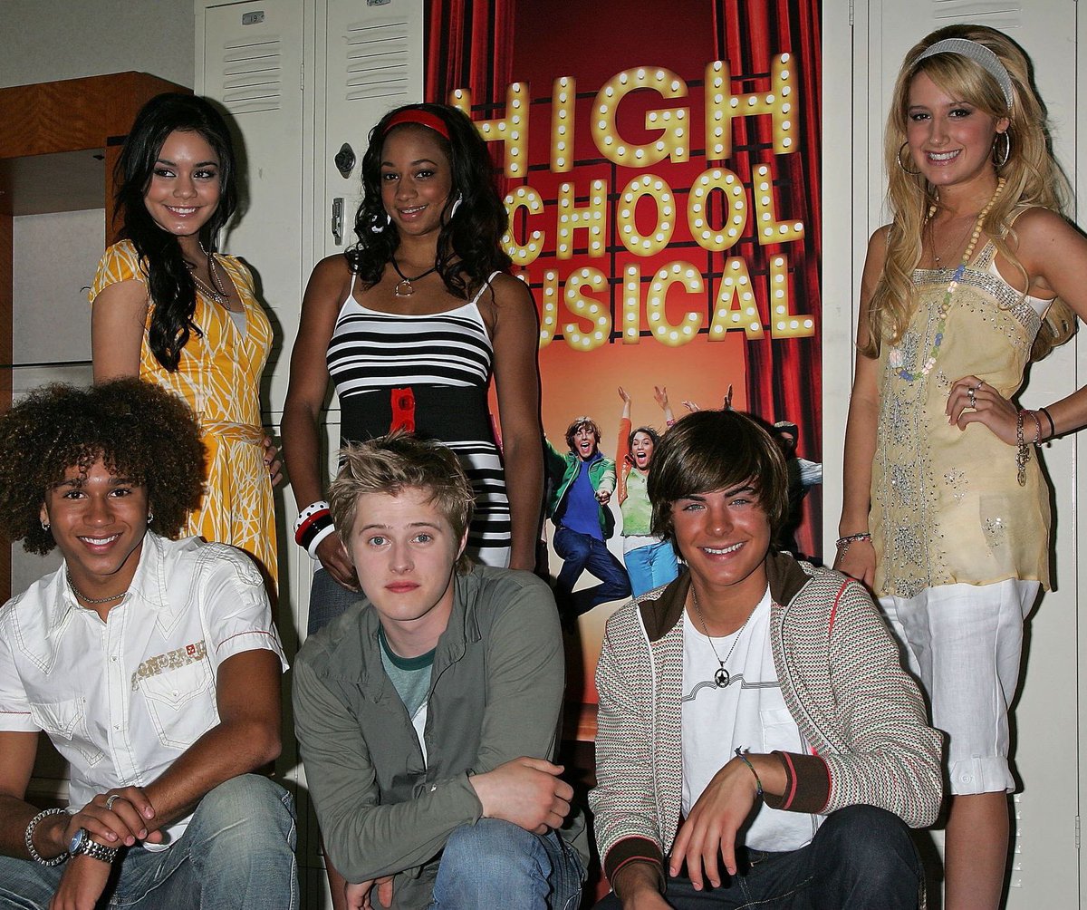 May 4th, 2006: The Cast of High School Musical attend a Q&A session in Hollywood, California 

•@ashleytisdale @VanessaHudgens @gimmemotalk @corbinbleu @MrGrabeel @ZacEfron