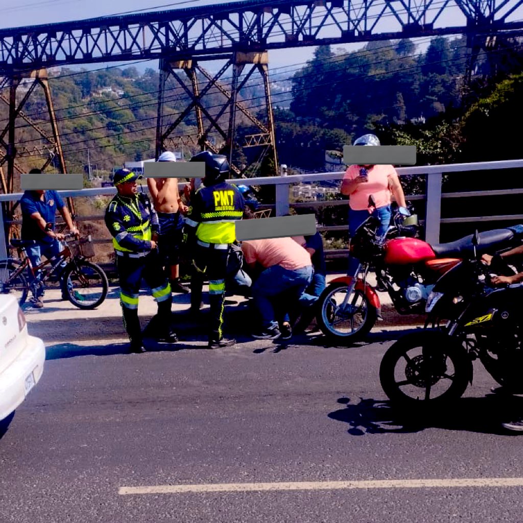 Mujer intenta saltar del puente Belice

Transeúntes apoyaron para auxiliarla y bomberos realizan proceso de traslado por el estado alterado que estaba 

🟢 PMT y EMETRA, autoridad y servicio, por la vida de los vecinos