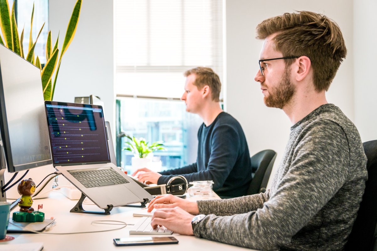 Als medewerker van de servicedesk sta je klaar voor alle collega's die gebruik maken van deze systemen. Op basis van je brede, praktische IT-kennis los je hun vragen of problemen op. #itjobs #servicedesk #amsterdamjobs
it-idiots.nl/vacatures/vaca…