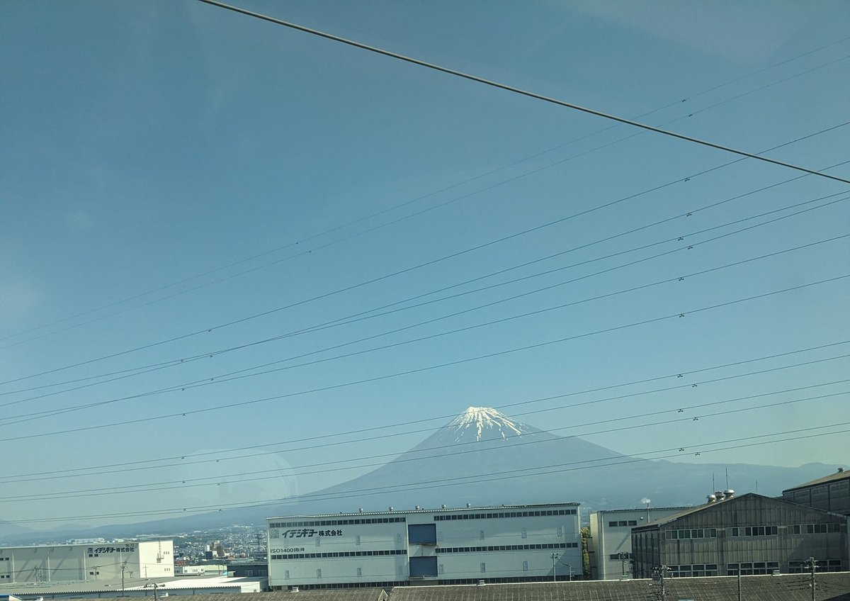 結構静岡には来てるけど、
頂上まで綺麗な富士山初めて！
めっちゃ美しぃやないかーい♪̊̈♪̆̈