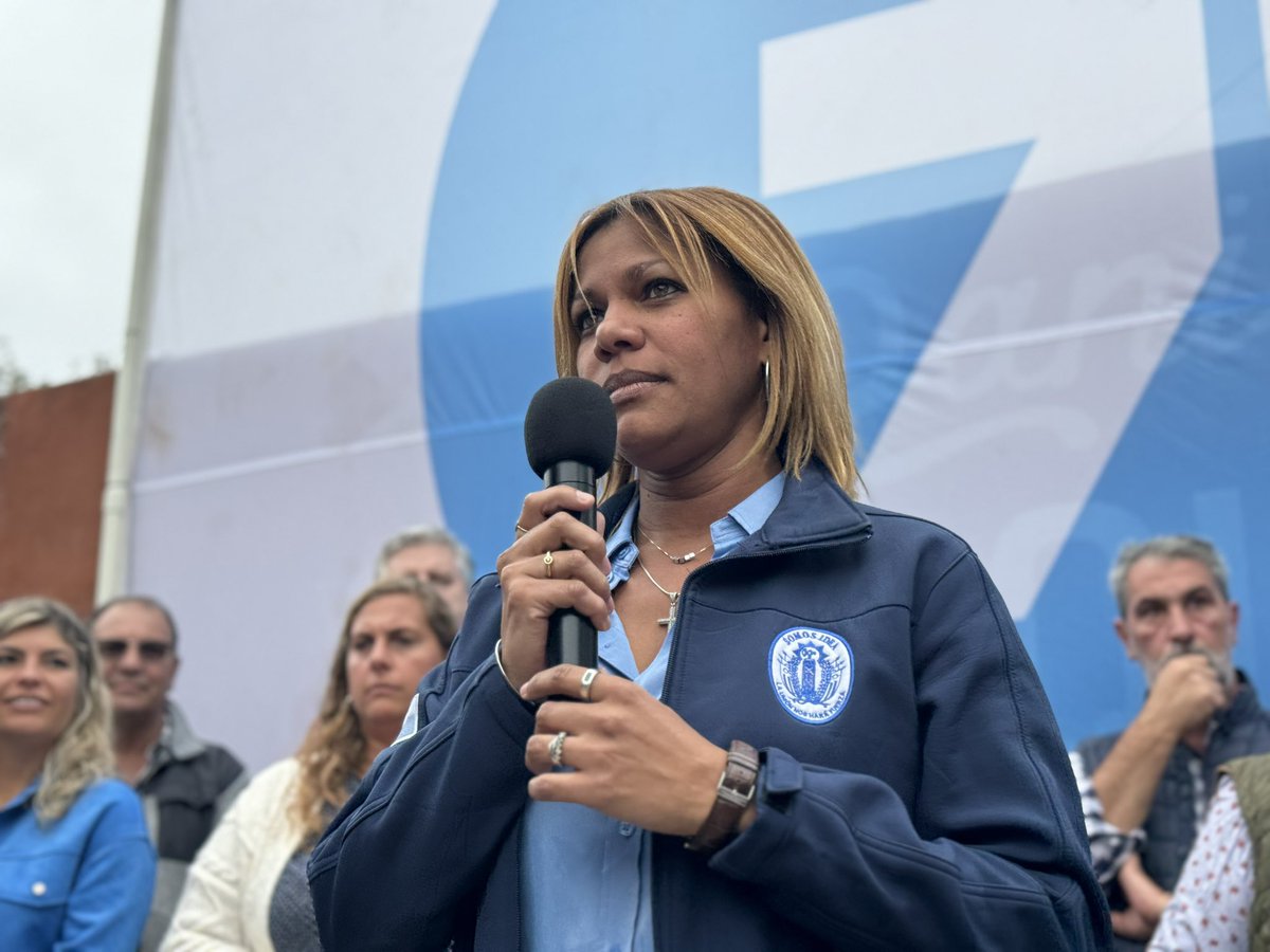 ¡La @lista71 inauguró una nueva sede en Malvín Norte! Junto a @lauraraffo estuvimos en Hipólito Yrigoyen e Iguá, llegando a cada barrio a cada esquina 💪