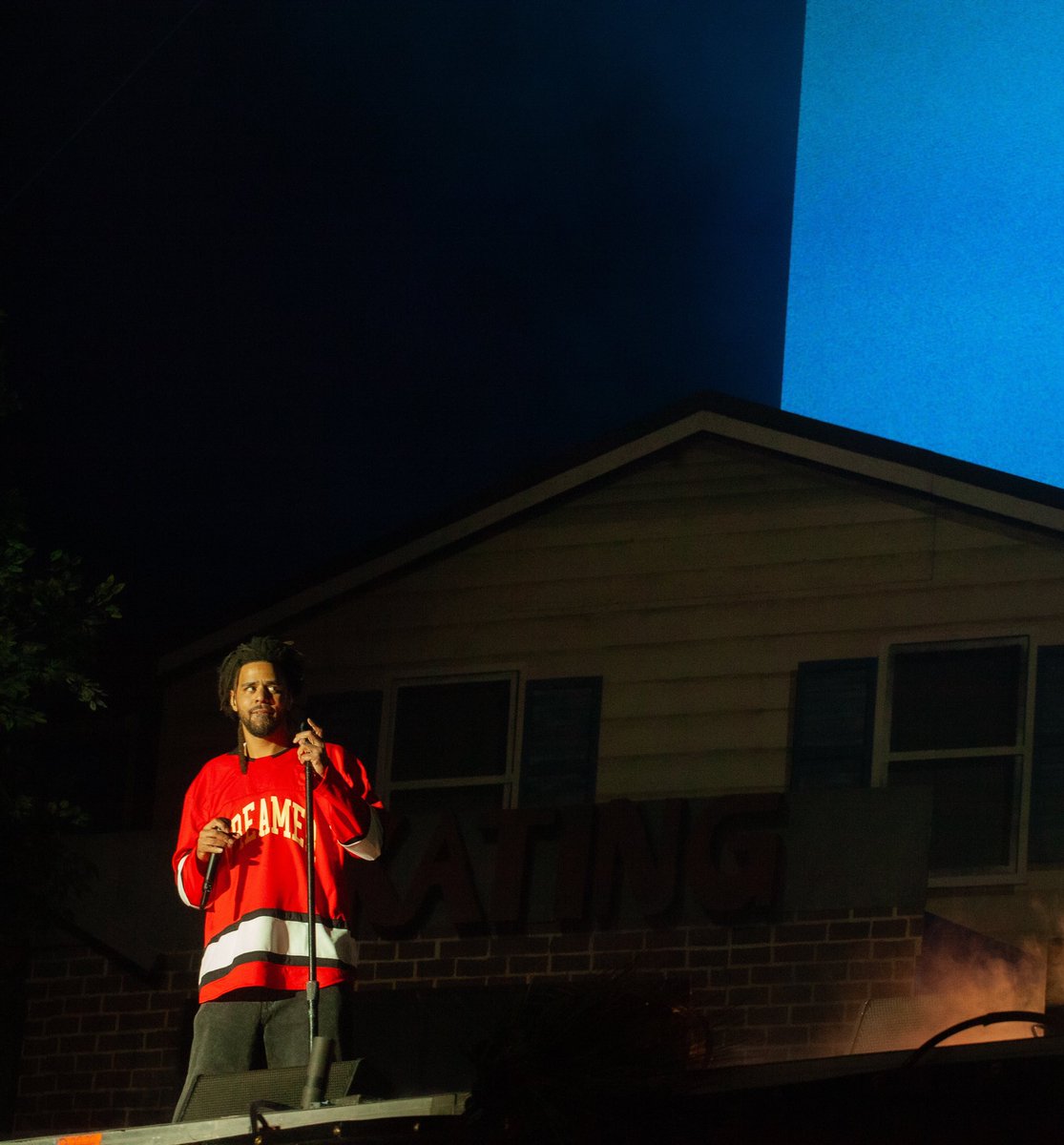 J Cole at #dreamvillefest ✨

📷 @coreybphotography via IG