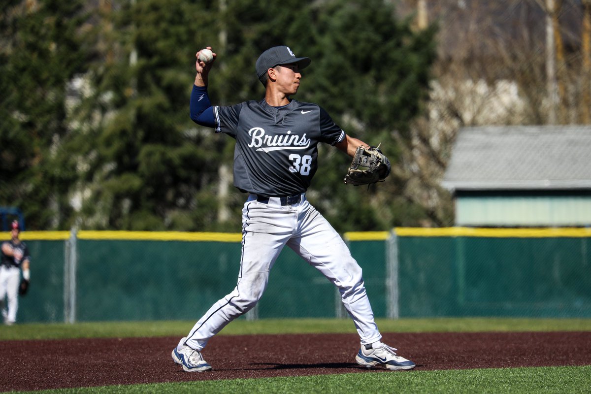 ⚾ BSB Recap: shorturl.at/iDK29 Still alive. Thanks to excellent defense through rainy conditions, the Bruins took down Whitworth, 1-0, to stay in the hunt for the NWC Tournament! #BruinsStandTall | #d3baseball