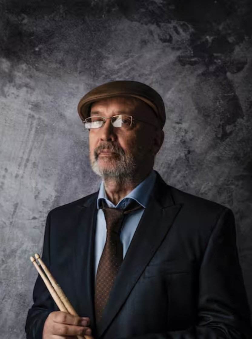 Se fue Javier Martinez, uno de los fundadores del rock nacional, baterista de manal y uno de los mejores letristas de la musica de blues y rock. Buen viaje maestro