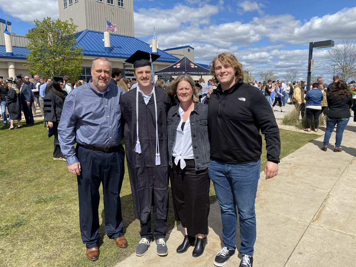 Great day in Brookings for graduation at SDSU. Congratulations @MuellerJaden, we are proud of you!