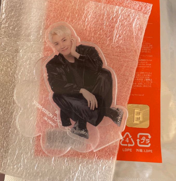 🩷— wts lfb hobi item | repriced ⋆ ˚｡ 𖹭ㅤptd lucky draw mini acrylic stand ୨୧ ₱150 — payo | 50% dp, Rb once onhand — 9/10 — stbo — x sensi, x impatient rpbyt — reply / dm to claim t. jhope hoseok hobi ptd mini standee