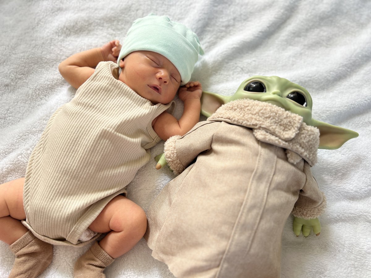 I would like to see the baby

#May4thBeWithYou