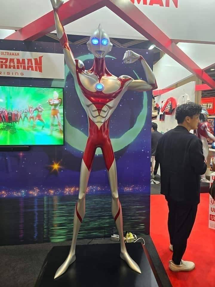 Ultraman caught slacking on leg days 🦵🏻🤣

📸: Cikgu Faris/FB