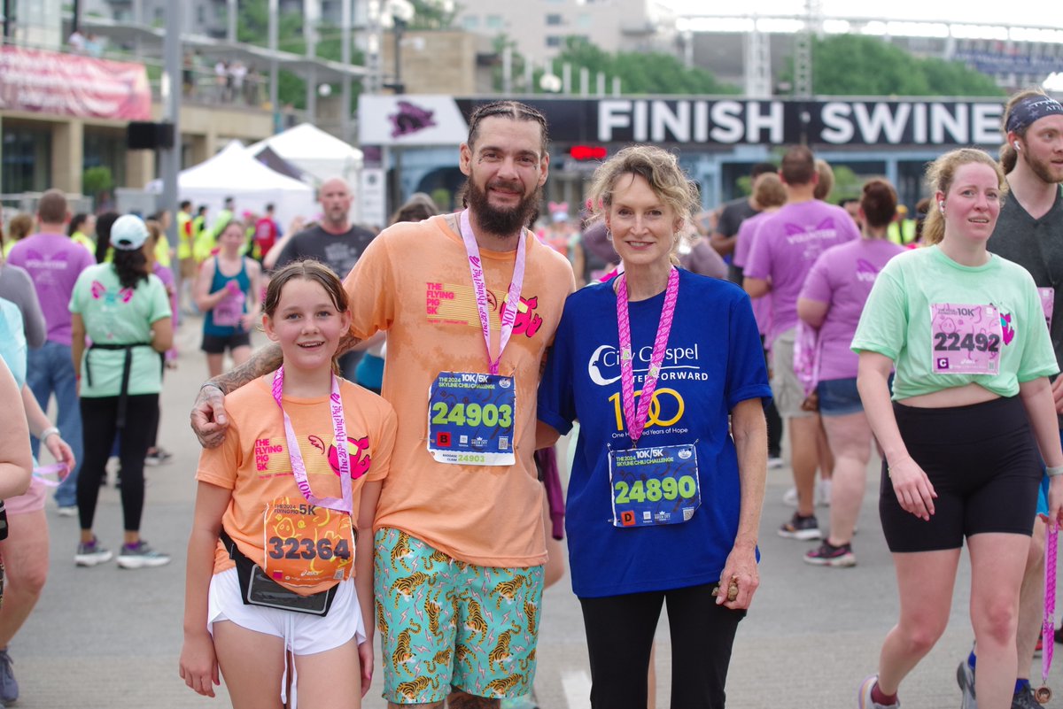 Twenty men & women in our recovery program, and the dozens of volunteers who trained with them for 2 months, earned their well-deserved medals in the @RunFlyingPig 10k and 5k. Sunday, we cheer on Anthony and Terrence in the half-marathon!

#flyingpigmarathon #cincinnati #recovery