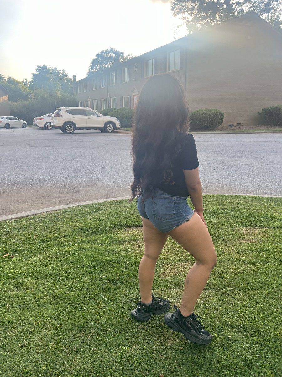 Queenmiyah00's tweet photo. Just when u forgot I’m here to remind u 💘 https://t.co/C0W9GFf9lL https://t.co/Ng83M6krw7
