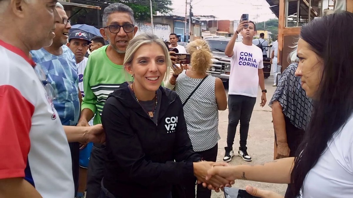 AraguaConVzla's tweet image. ¡Los Jabillos con María Corina y Edmundo González! 🇻🇪

Junto al comando estadal, dirigido por @MtClavijo, el equipo del municipio Linares realizó un casa x casa en el sector Los Jabillos, donde llevamos el mensaje de libertad y sumamos voluntades a la red electoral #600KPorVzla