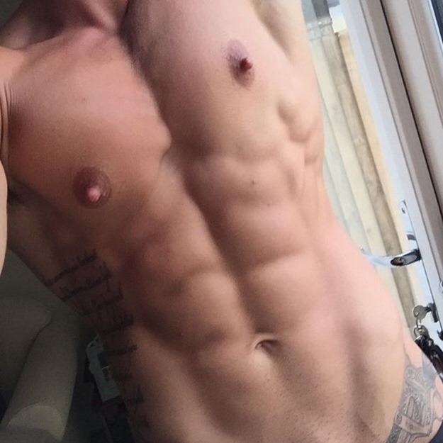 #nipples #pecs #torso #nips #pezon #chest #pecho #barechest #tetas #tetillas #areolas #nipslip #tits #hot #sfw #nsfw #muscle #man #men #guy #malebody #motivation #gym #fitness #fit