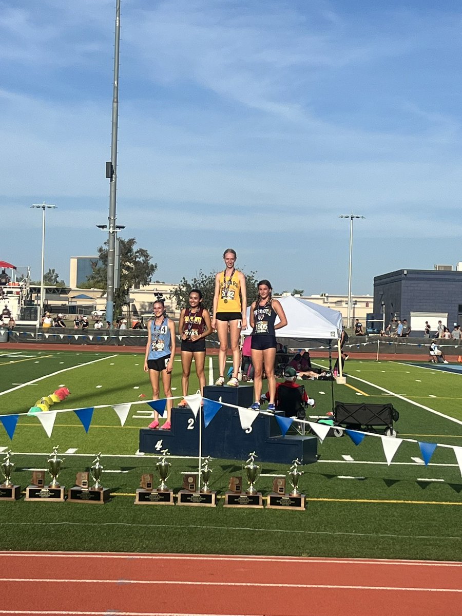 🚨 MAKE IT 2 for 2 🚨 
EVANGELINE DUNCKELY WINS THE 1600m following her 3200m win last night! 

1 more to go today for her! 

<a href="/Saguaro_HS/">Sabercat Nation</a>