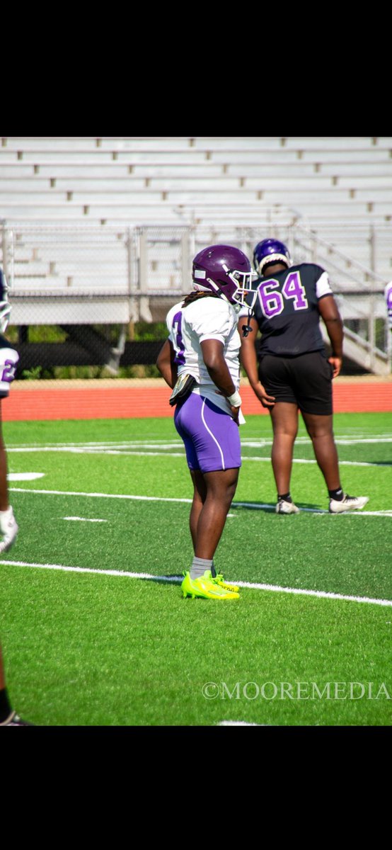 Rian1074373's tweet image. No stars.. No offers.. No interest all part of God's Plan this gone be a great season.🙏🏾⌛️